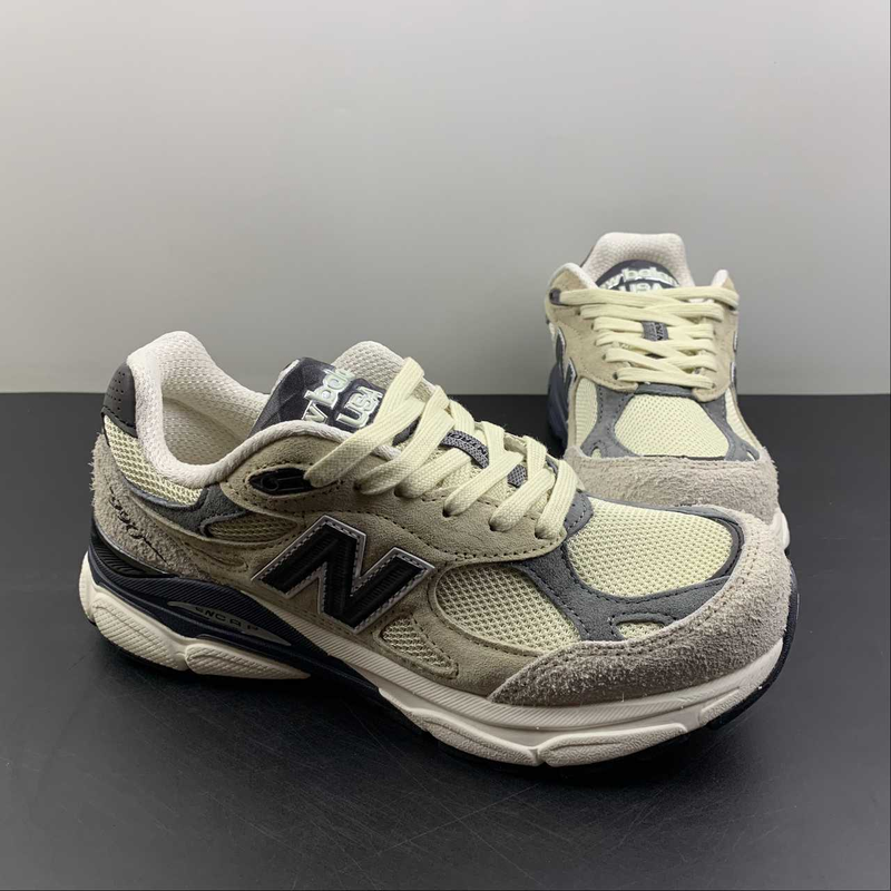 New Balance 990v3 Moonbeam